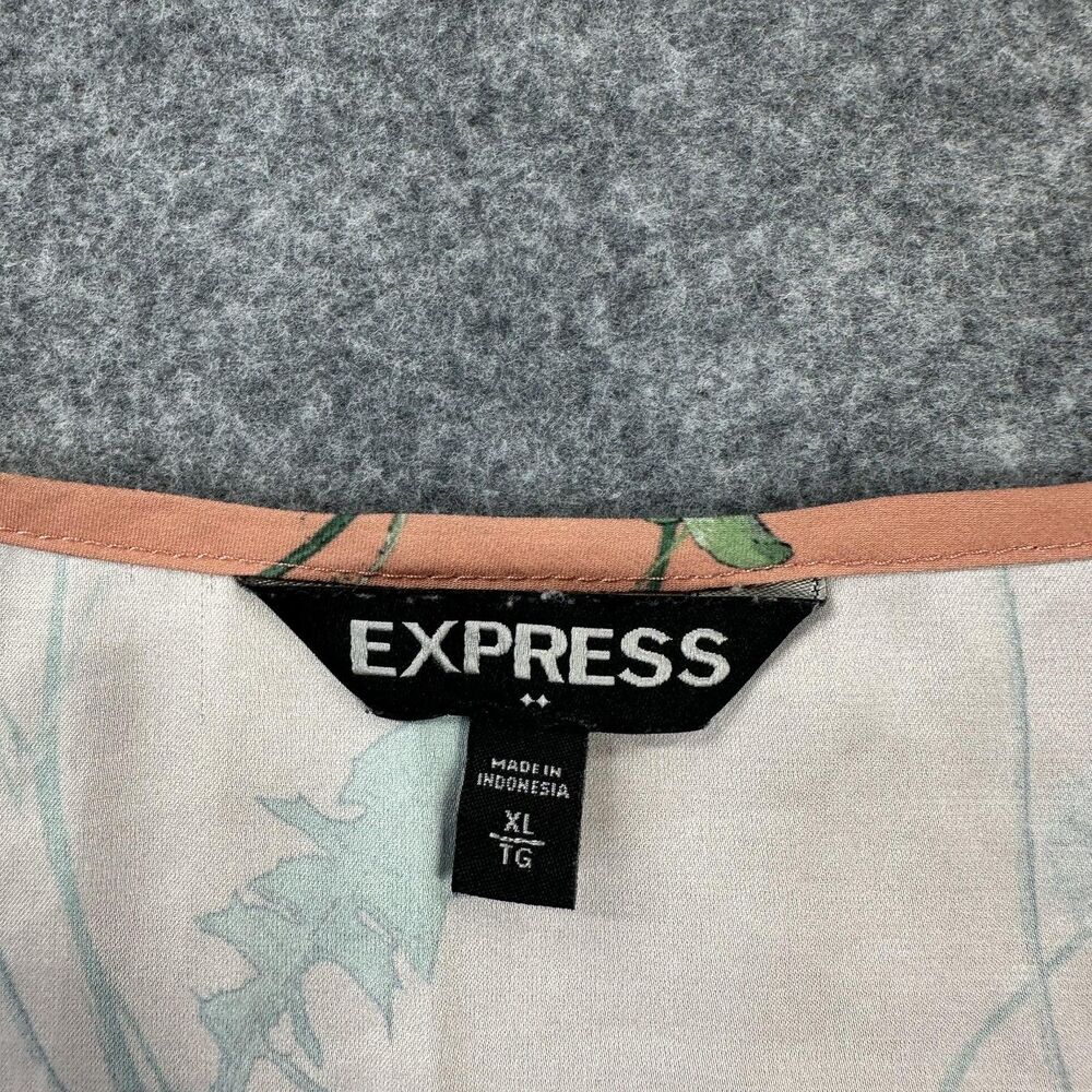 Express Blouse Womens XL Pink Floral Print V Neck Cap Sleeve Lightweight Top - Picture 4 of 9